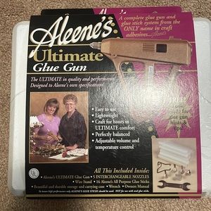 Aleenes ultimate glue gun. Nwt